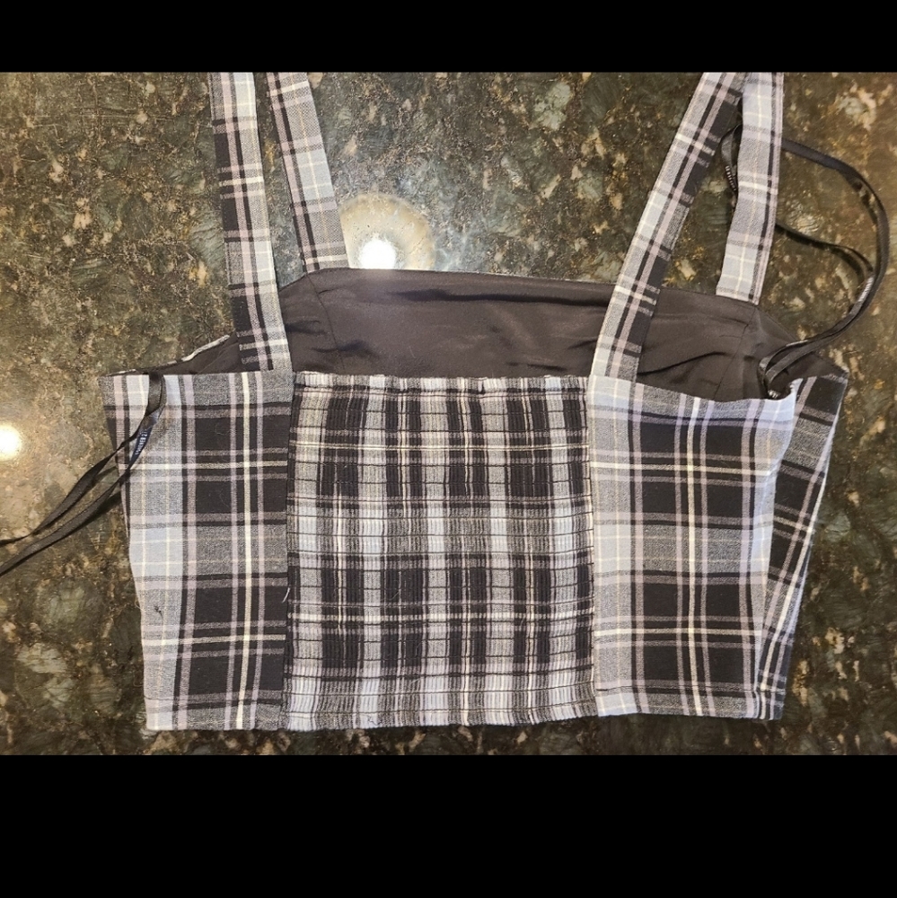 🖤 Forever 21 Crop Top - Picture 2 of 3